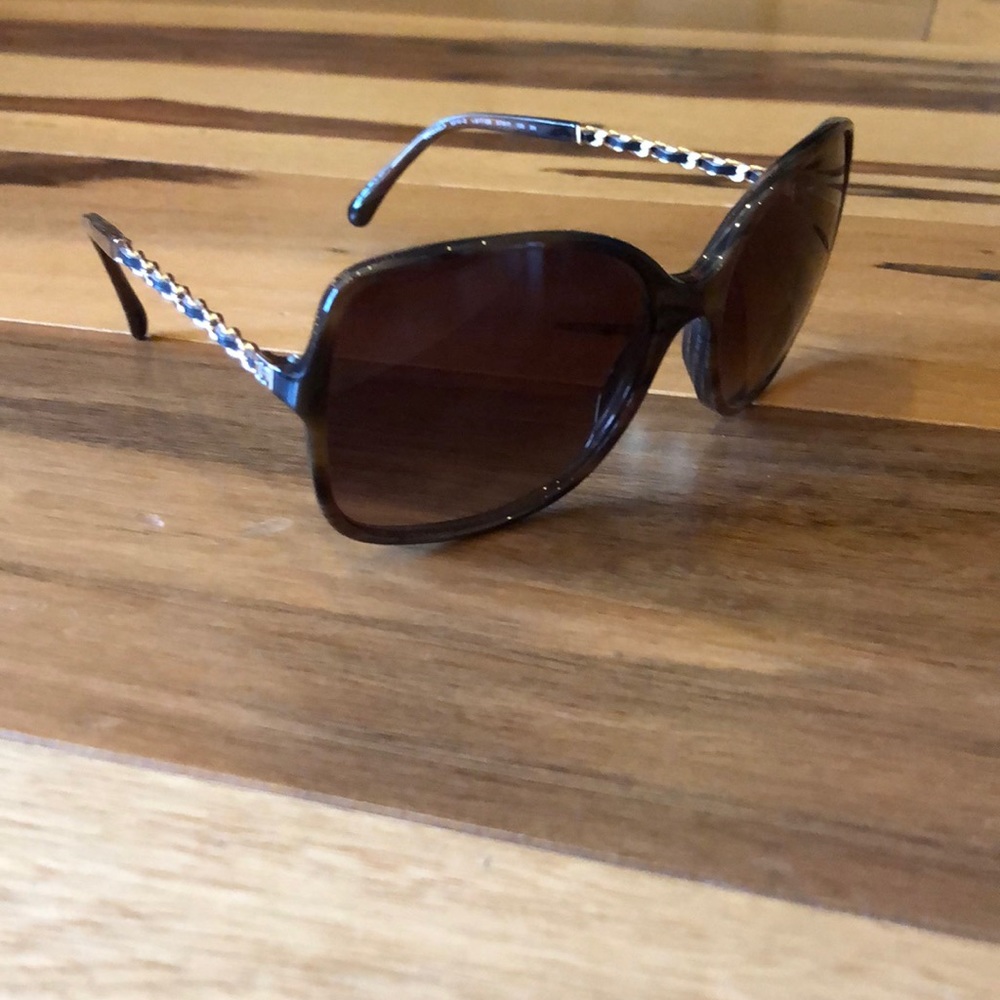 Chanel sunglasses chain rope sides excellent cond.